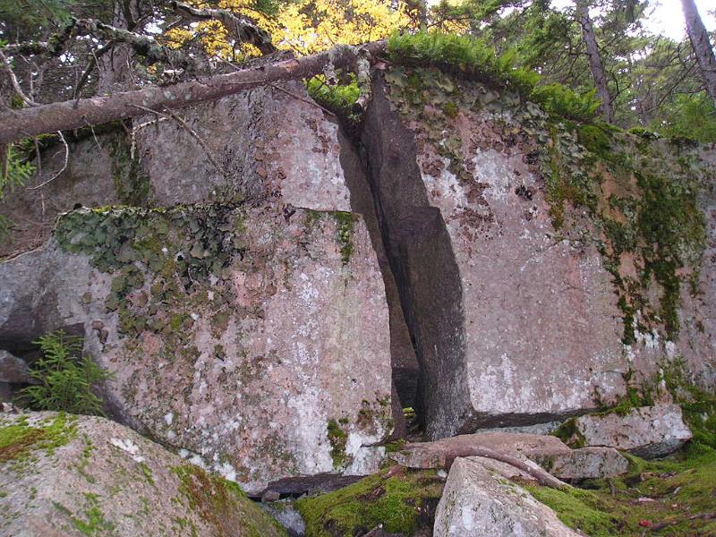 Hibbard (6).JPG - This split rock was also pretty awesome.